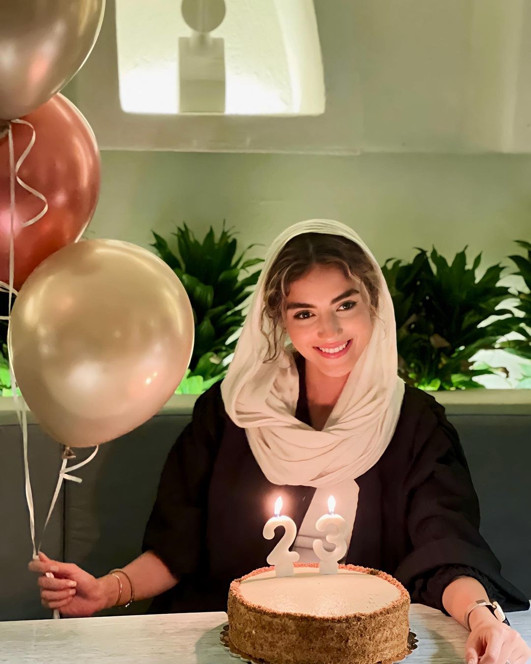 عکس های تولد لاکچری پردیس پورعابدینی در یک رستوران