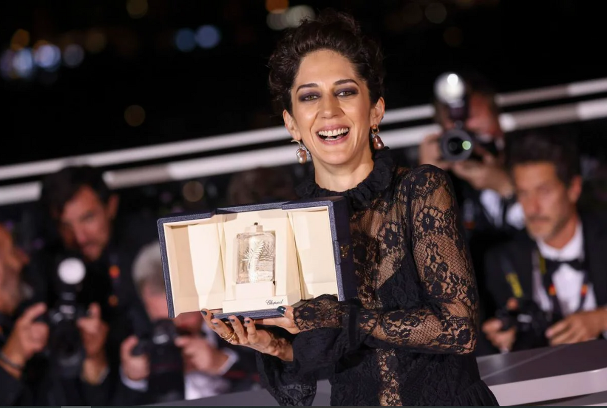 بوسه زهرا امیر ابراهیمی در کن