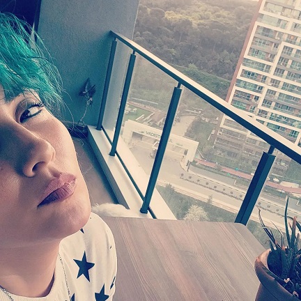 رنگ مو بهارک صالح نیا