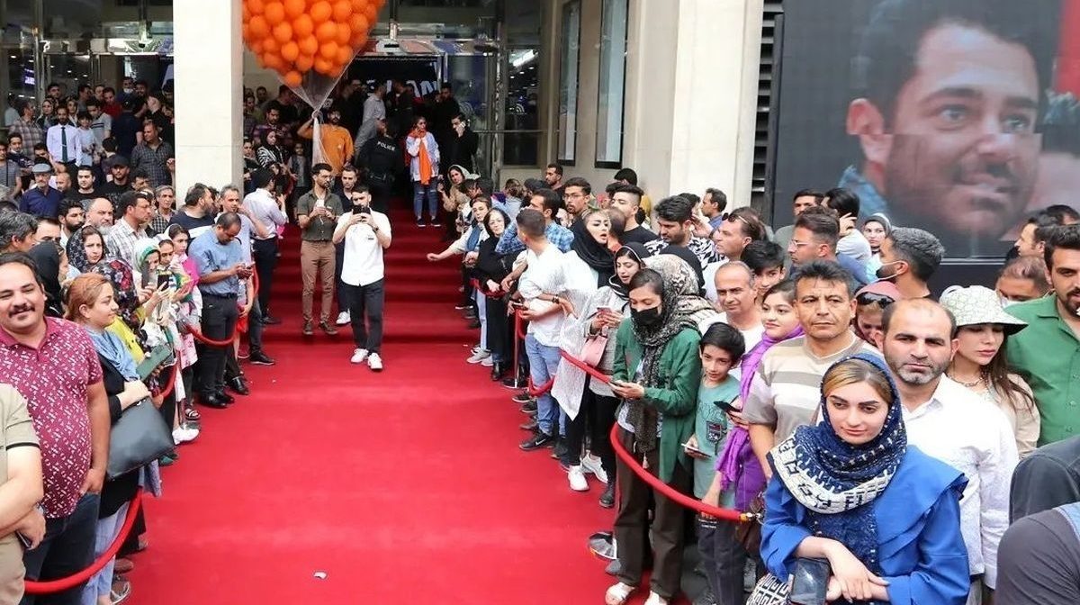 محمدرضا گلزار و هوادارانش