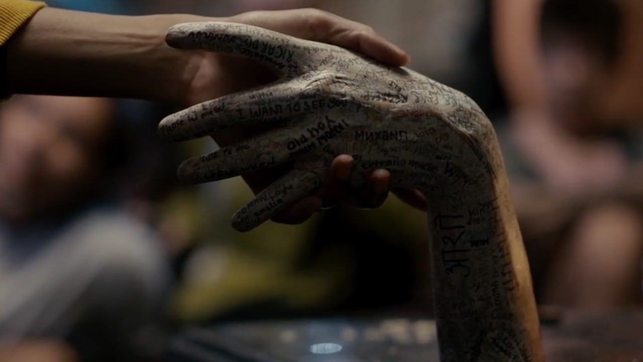 خلاصه داستان فیلم با من حرف بزن