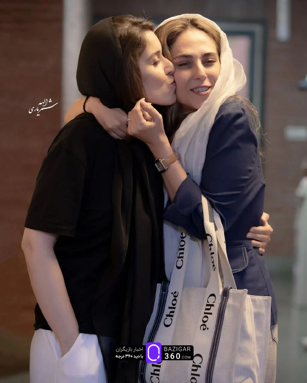 عکس صمیمی بازیگران در پشت صحنه نمایش «ترور»