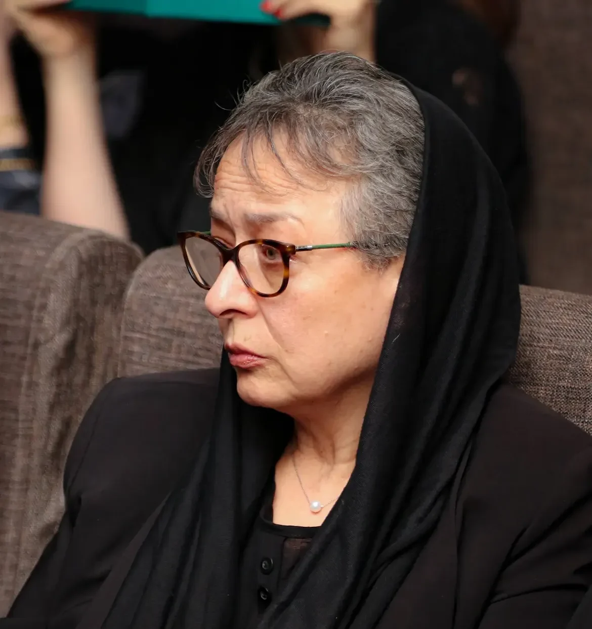 آزیتا حاجیان در مراسم اکبر عبدی