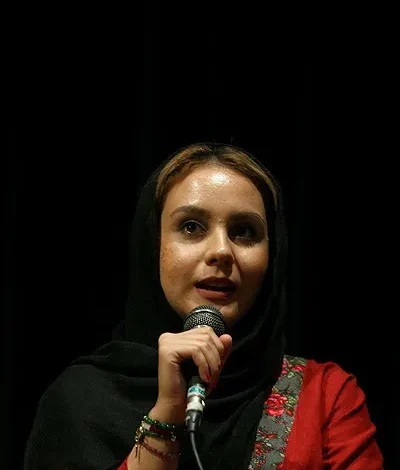  واکنش دختر اکبر عبدی پس از مراسم تشییع؛ قدردانی از مردم و درخواست برای یاد پدر در نماز